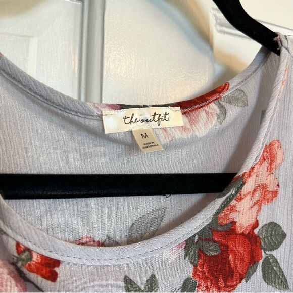 The Outfit floral flowy top Medium - Picture 4 of 6